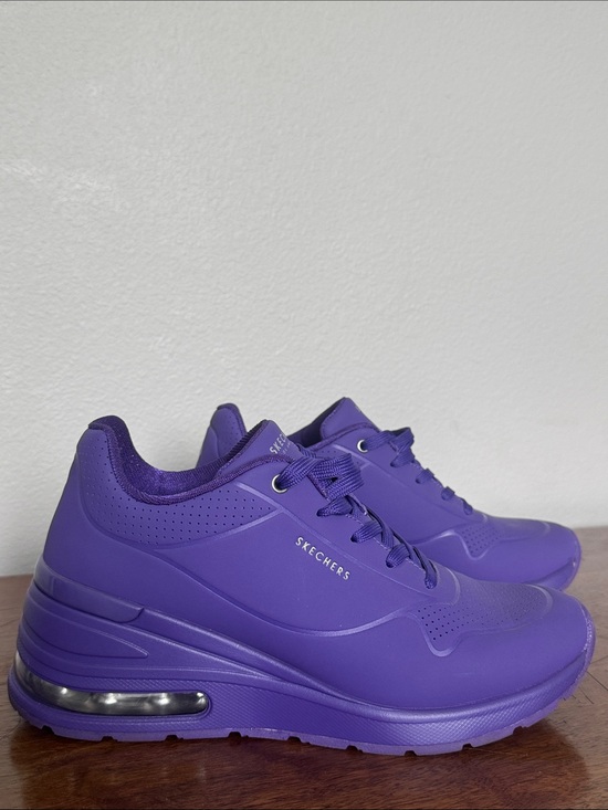 Skechers Shoes - Skechers Street™ Million Air - Elevat-Air Ladies size 10